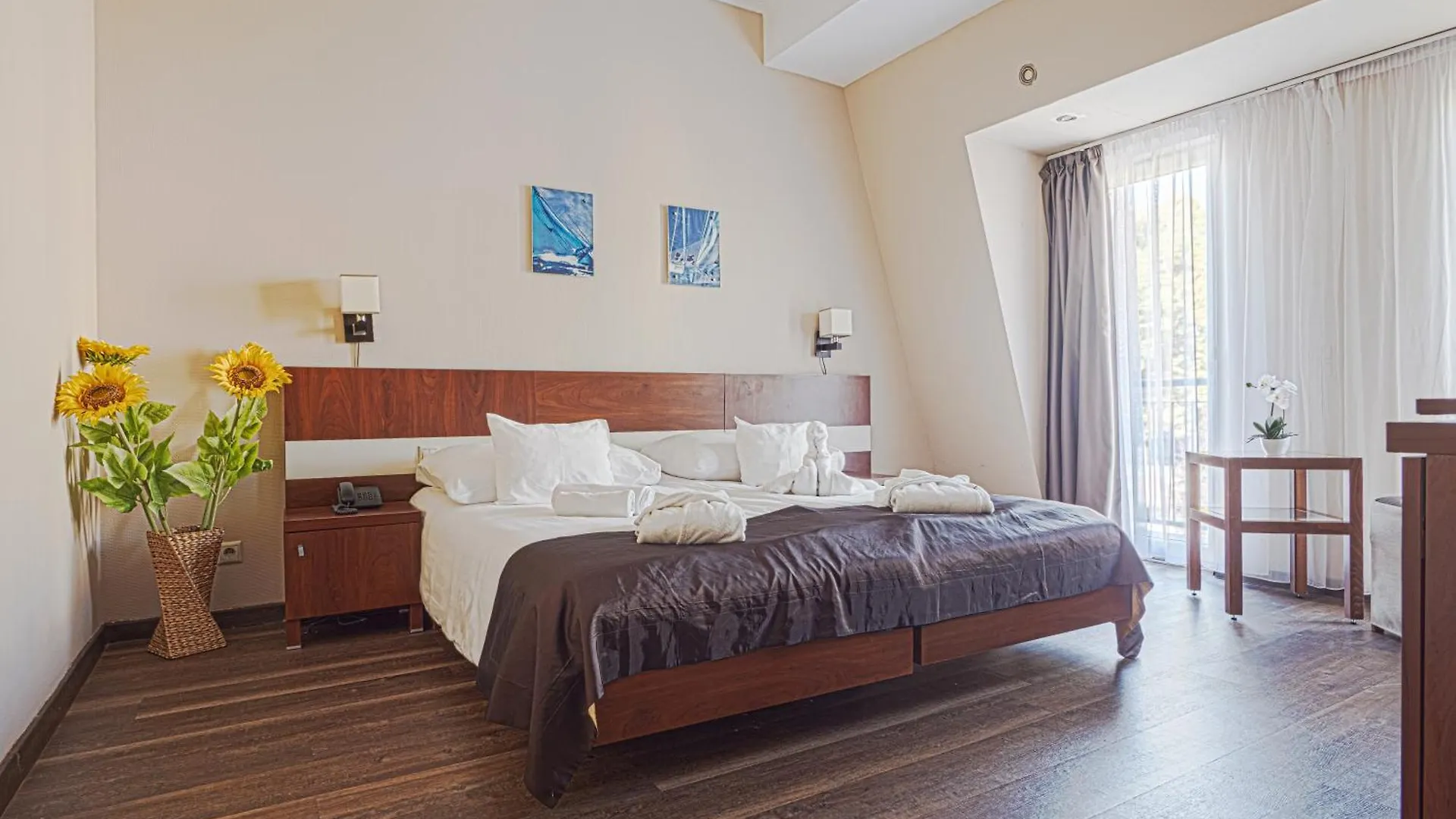 Holiday Beach Budapest Wellness Hotel With Sauna Park