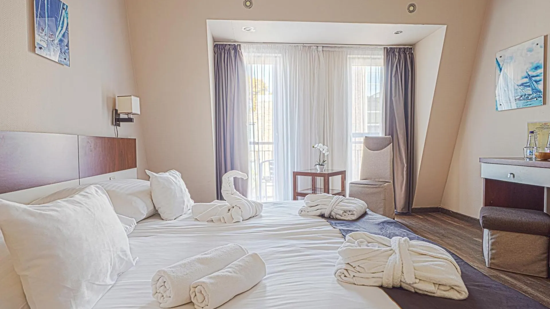 Holiday Beach Budapest Wellness Hotel With Sauna Park 4*,  Magyarország