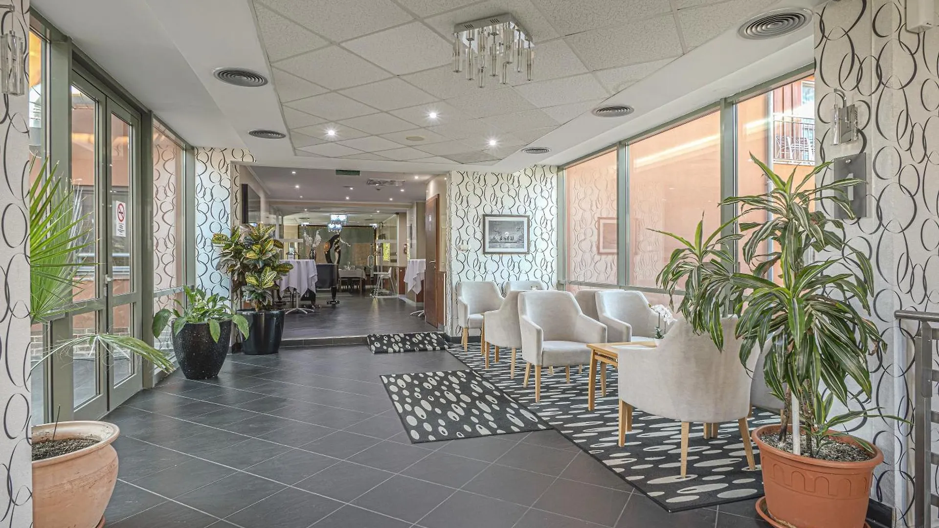 Holiday Beach Budapest Wellness Hotel With Sauna Park