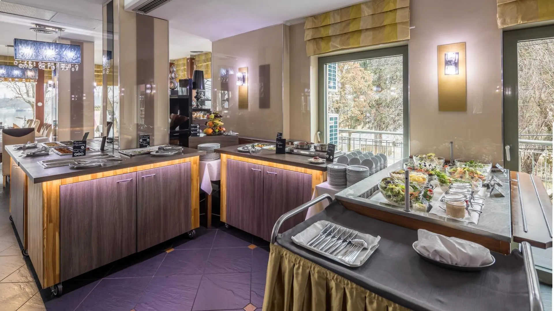 Holiday Beach Budapest Wellness Hotel With Sauna Park 4*,