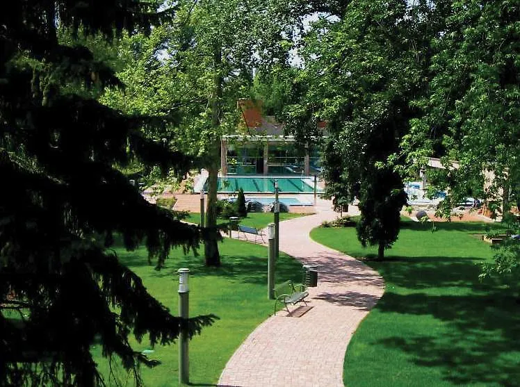 Holiday Beach Budapest Wellness Hotel With Sauna Park