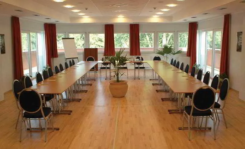 Holiday Beach Budapest Wellness Hotel With Sauna Park Magyarország