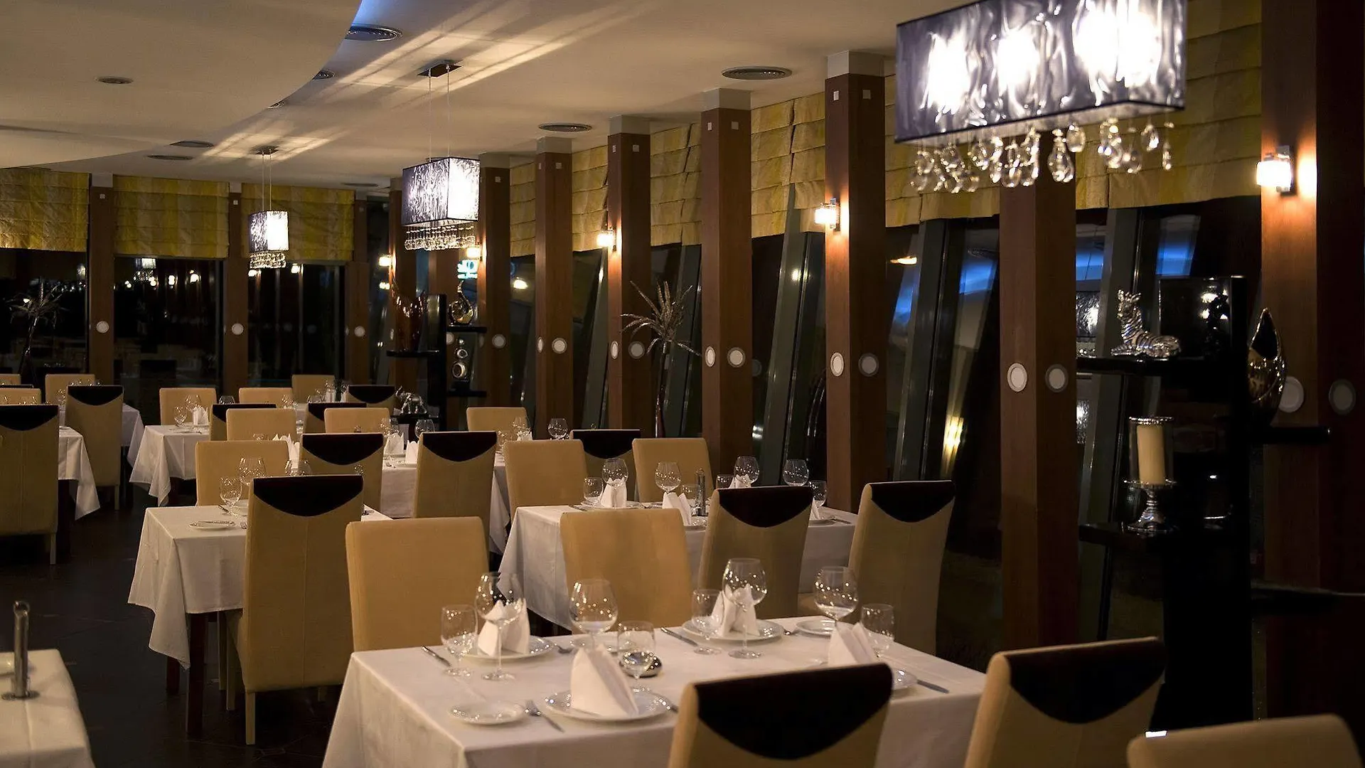 Holiday Beach Budapest Wellness Hotel With Sauna Park