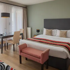 Escala & Hotel