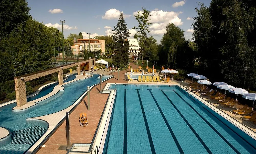 Holiday Beach Budapest Wellness Hotel With Sauna Park 4*,  Węgry