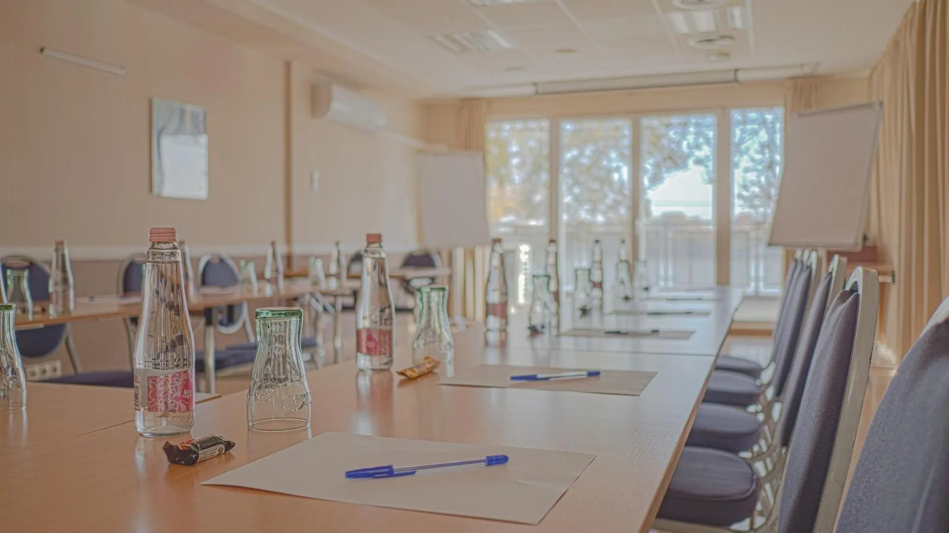 Holiday Beach Budapest Wellness Hotel With Sauna Park 4*,  Węgry