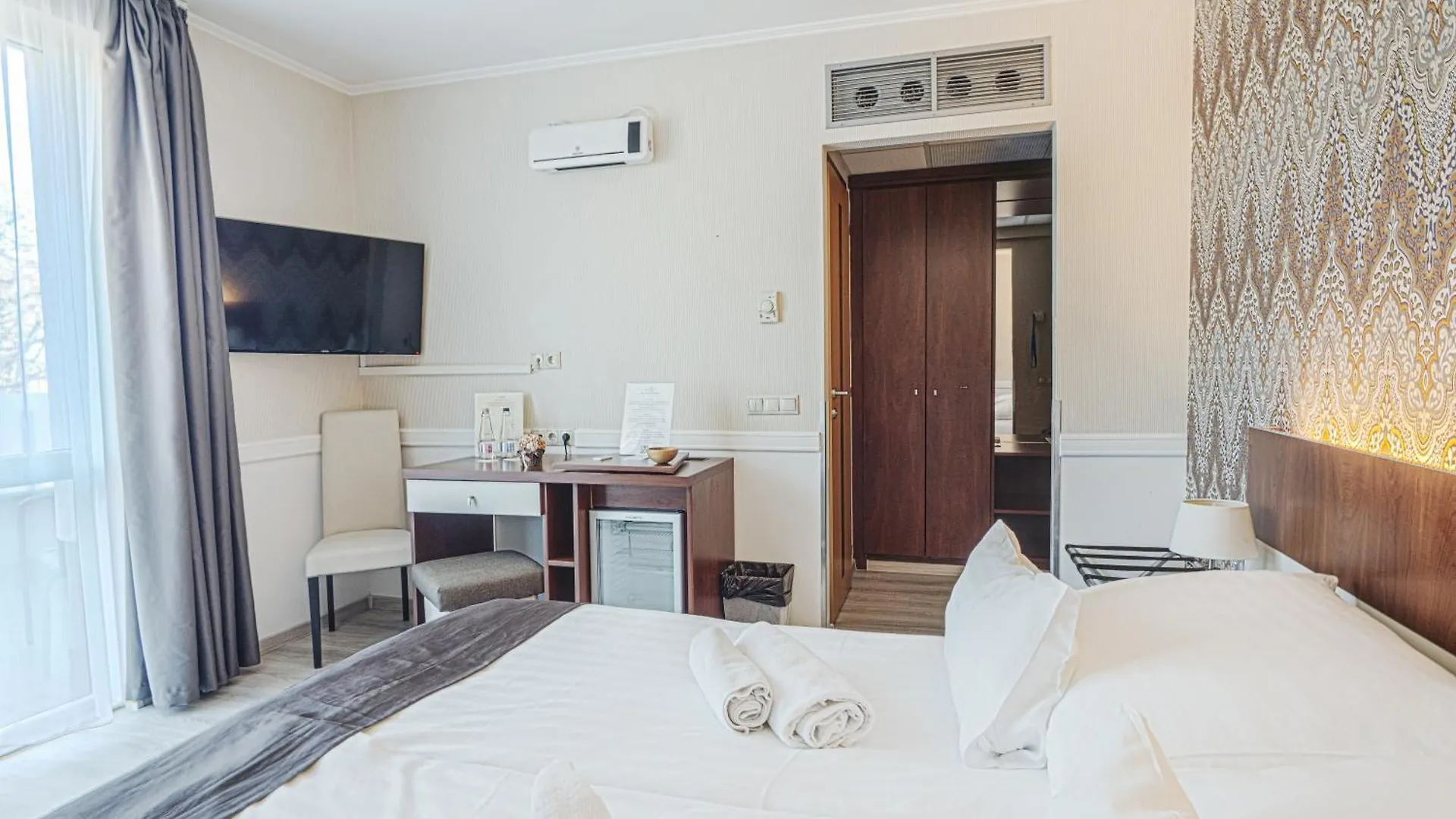 Holiday Beach Budapest Wellness Hotel With Sauna Park
