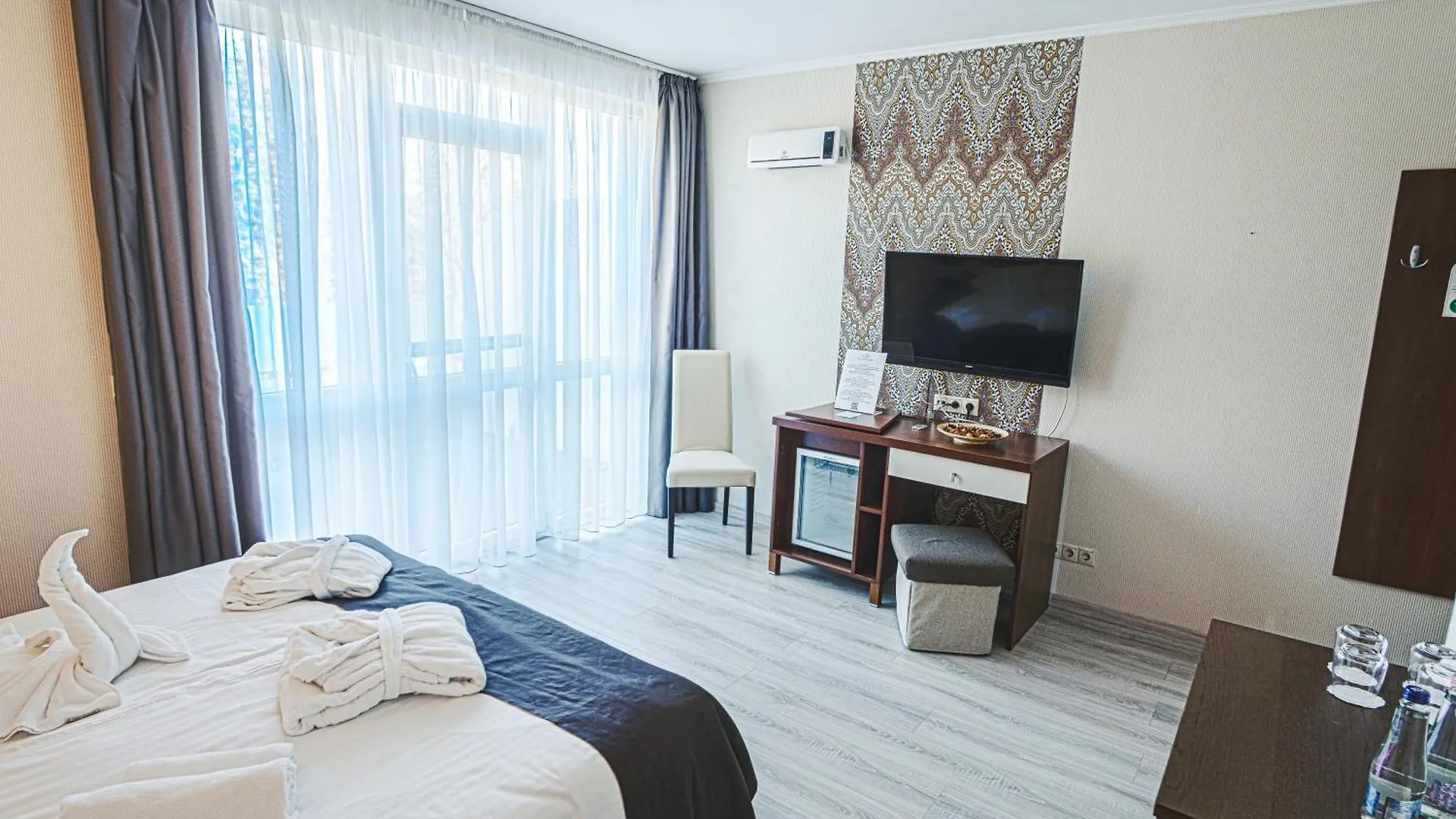 ****  Holiday Beach Budapest Wellness Hotel With Sauna Park Węgry