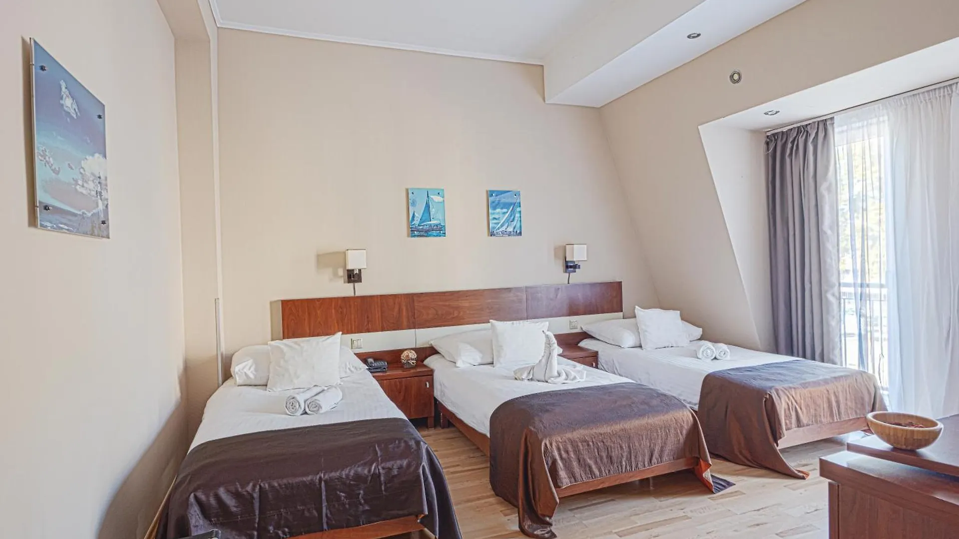 Holiday Beach Budapest Wellness Hotel With Sauna Park