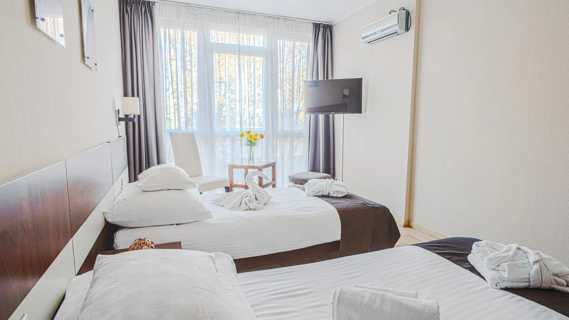 Holiday Beach Budapest Wellness Hotel With Sauna Park