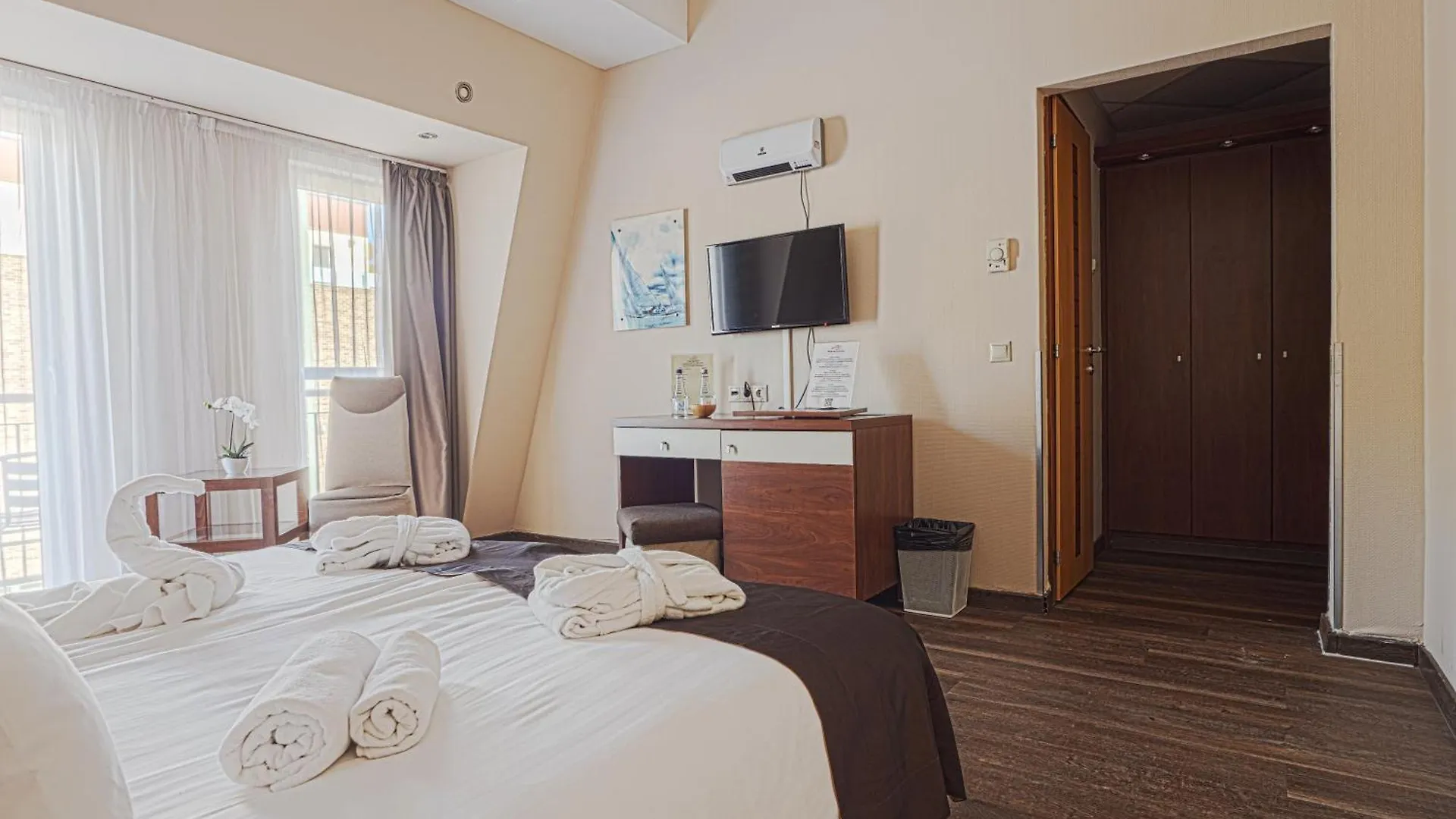 Holiday Beach Budapest Wellness Hotel With Sauna Park