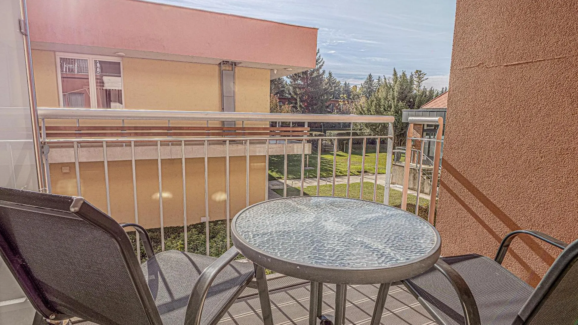 Holiday Beach Budapest Wellness Hotel With Sauna Park 4*,  Węgry
