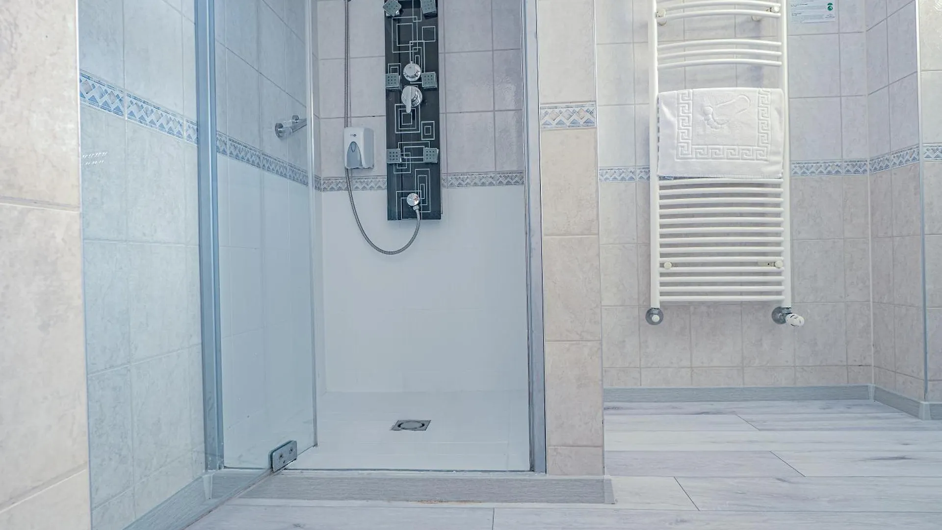 Holiday Beach Budapest Wellness Hotel With Sauna Park