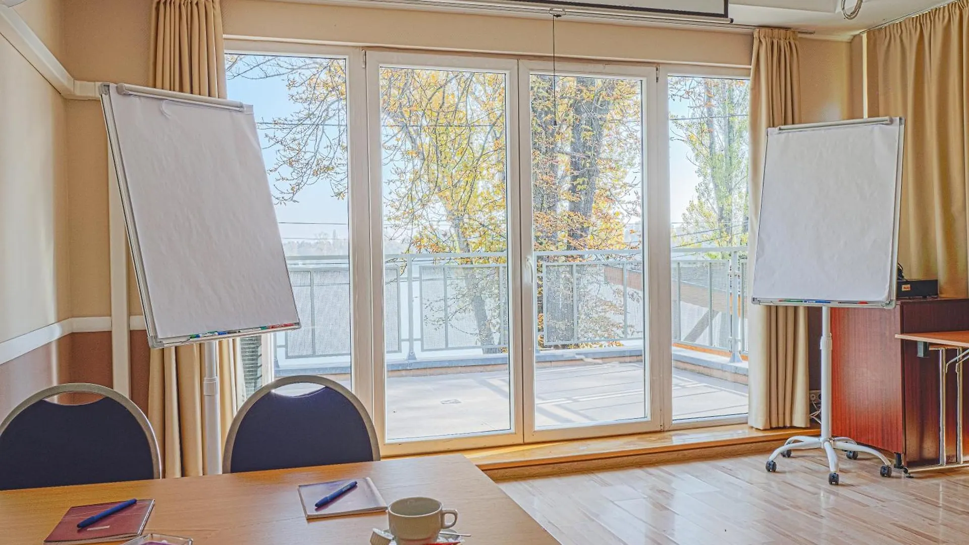 Holiday Beach Budapest Wellness Hotel With Sauna Park Węgry