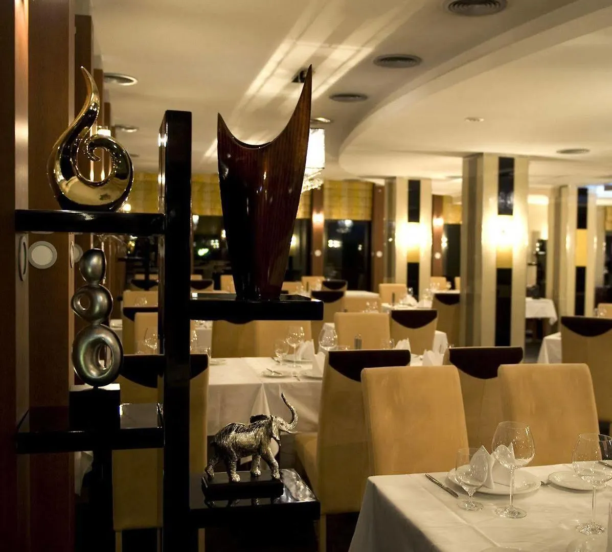 Holiday Beach Budapest Wellness Hotel With Sauna Park 4*,