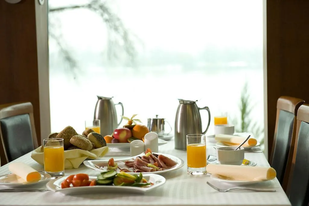 Holiday Beach Budapest Wellness Hotel With Sauna Park 4*,