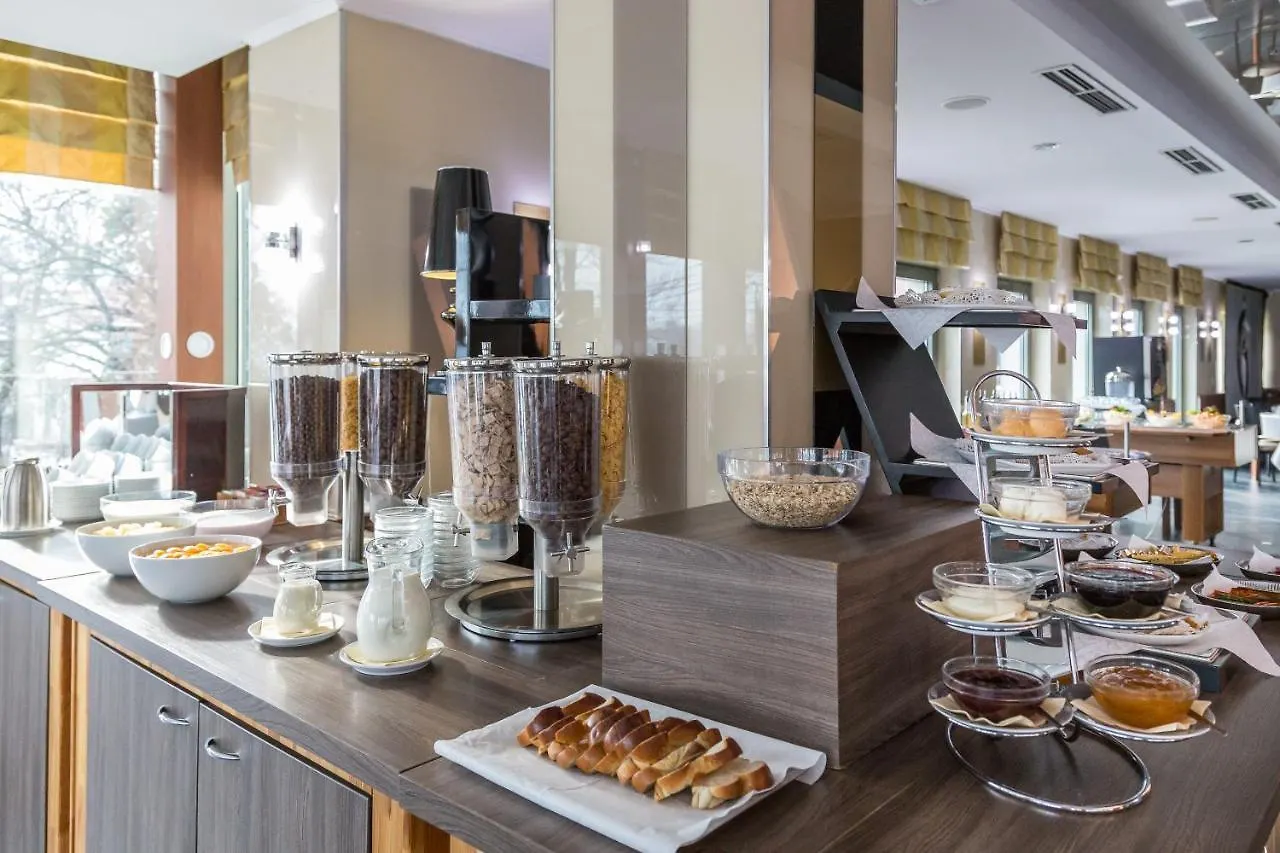 Holiday Beach Budapest Wellness Hotel With Sauna Park 4*,  Węgry