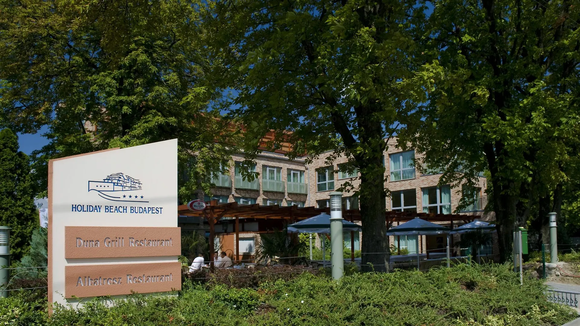 Holiday Beach Budapest Wellness Hotel With Sauna Park 4*,  Węgry
