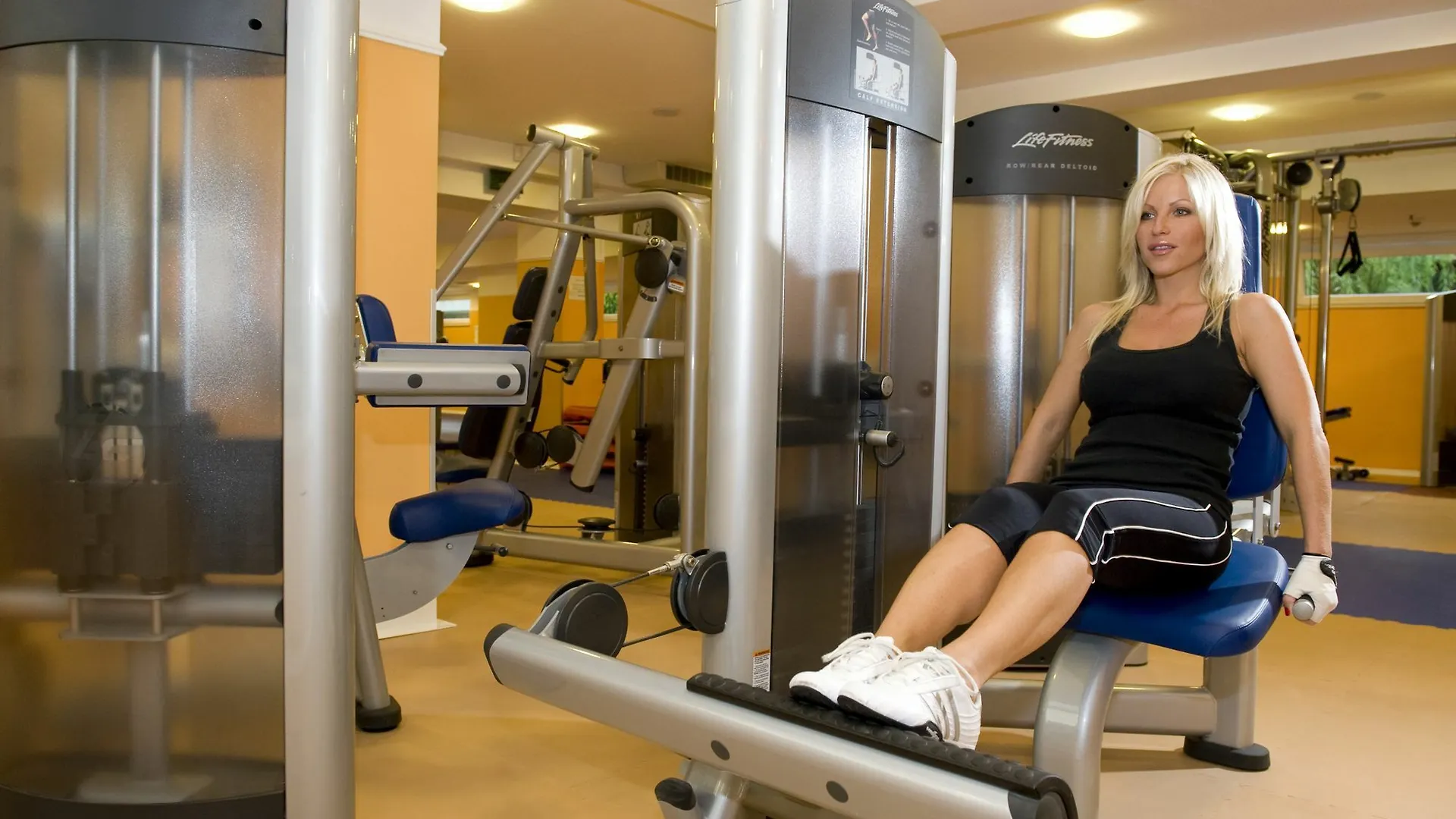 Holiday Beach Budapest Wellness Hotel With Sauna Park