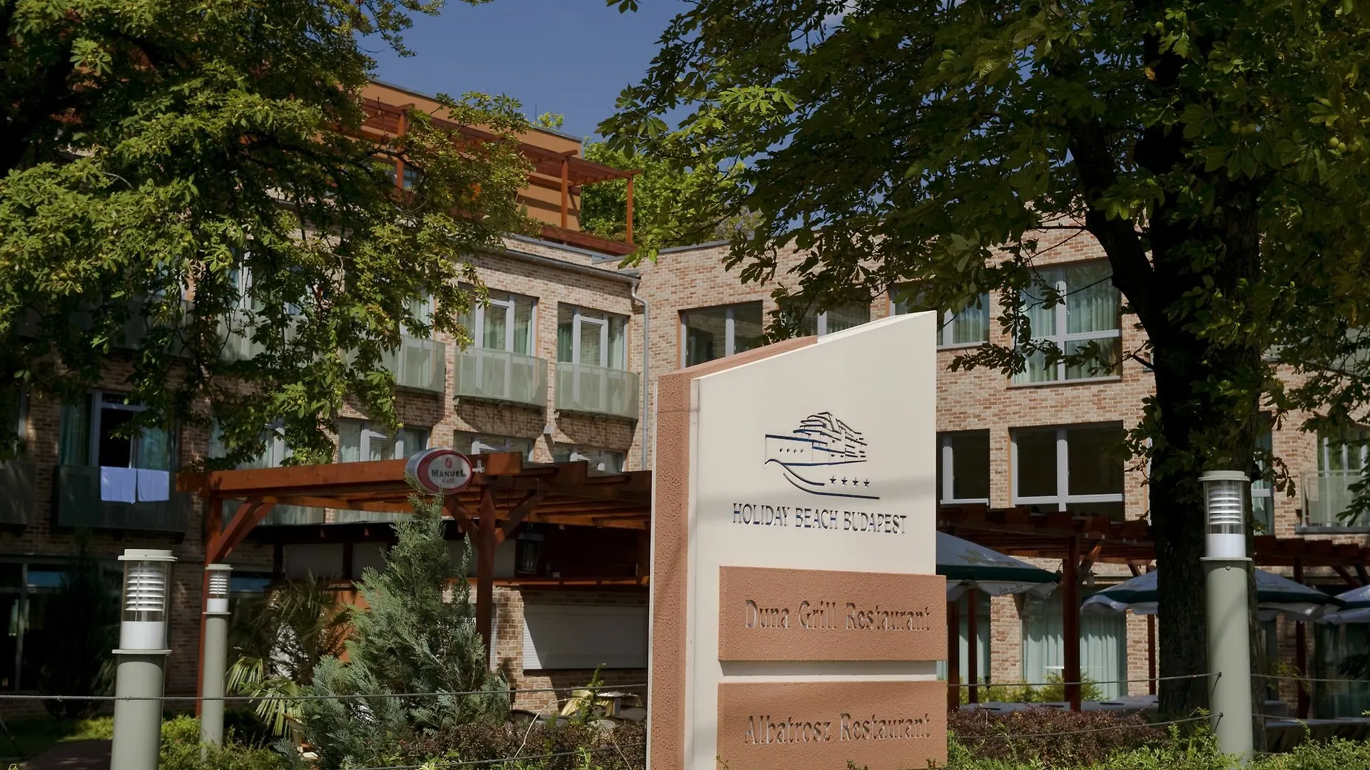 Holiday Beach Budapest Wellness Hotel With Sauna Park المجر